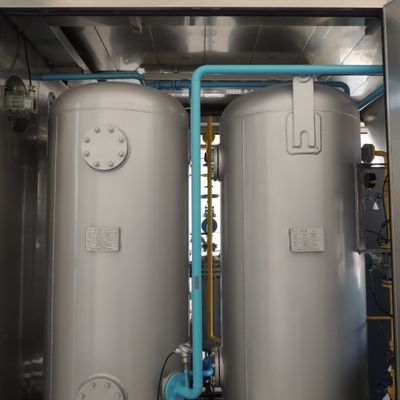 Volledig geautomatiseerde installatie voor het opwekken van stikstofgas in een container met vulcylinders